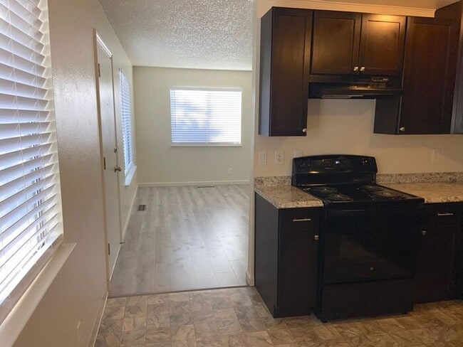Photo - Reno Duplex - 1 Pet Friendly, Garage, Dishwasher, Washer/Dryer Hookups, Central A/C