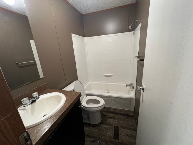 14 Locust St