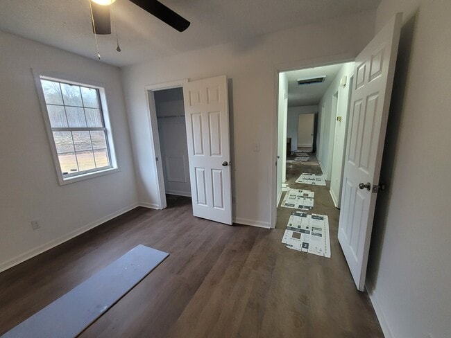 Photo - 1558 Bluff City Rd