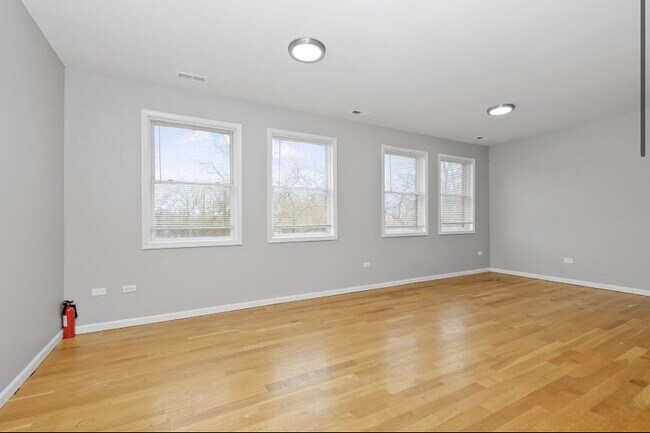 Photo - 1431 W 108th St Unit H