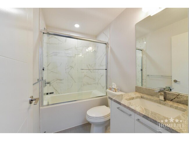 Photo - 20696 Eastleigh Crescent Unit 318