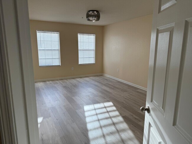 Photo - 3071 Ashland Ln N