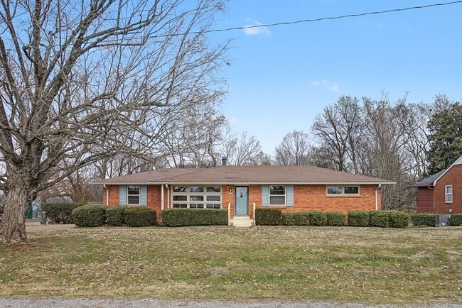 Building Photo - Mid Century Modern in Donelson with 4 bed 2bath, pet friendly, 2 car garage, and potential music ...