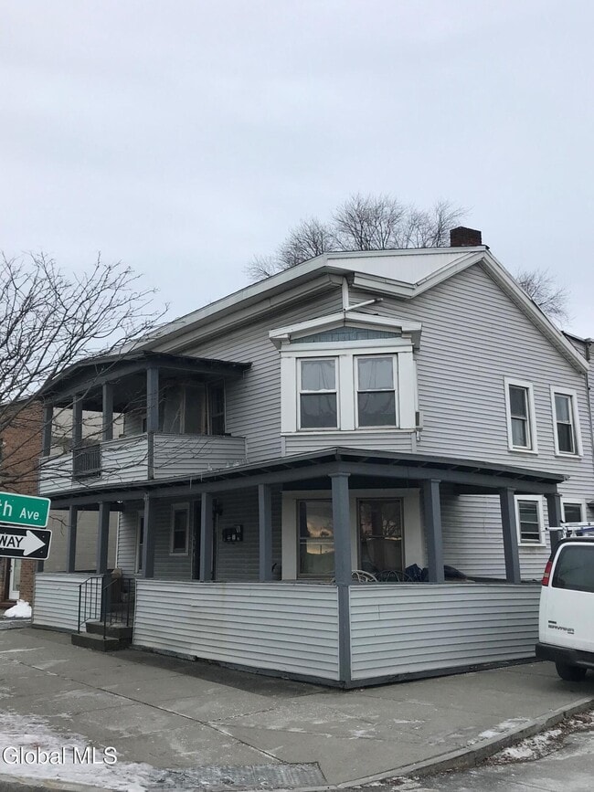 Building Photo - 1001 19th St Unit #2R