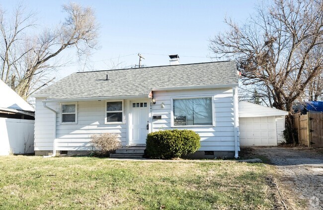 Building Photo - Charming 2-Bedroom Bungalow in Indianapoli... Rental