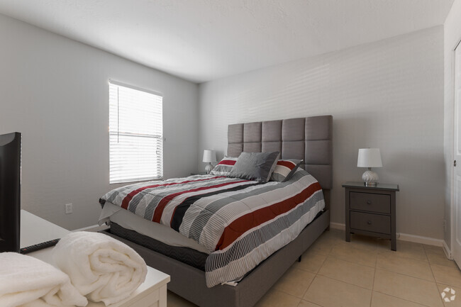 2BR, 1BA - 750SF