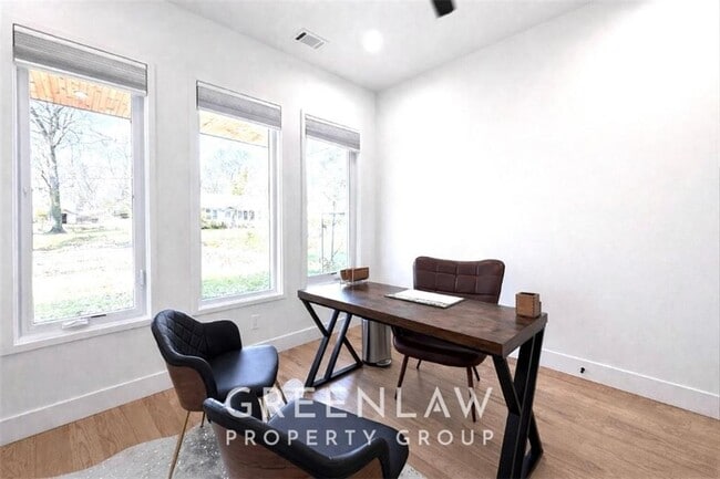 Photo - 2785 Memorial Dr SE