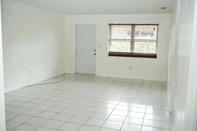 Photo - 1561 NE 109th St