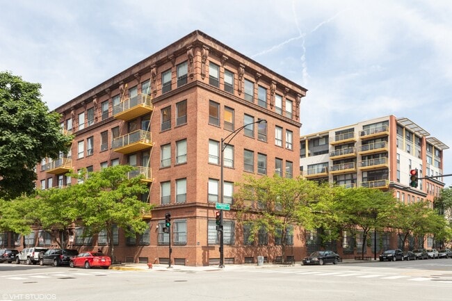 Building Photo - 1910 S Indiana Ave Unit 515