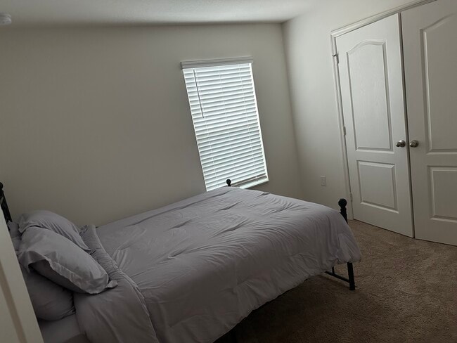 Building Photo - 631 Bay Leaf Dr