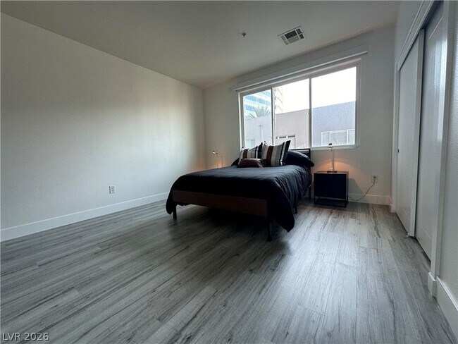 Photo - 4545 Dean Martin Dr