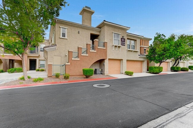 Photo - AMBER RIDGE Gated Beauty in Summerlin! 1600+ SF Condo Unit 204