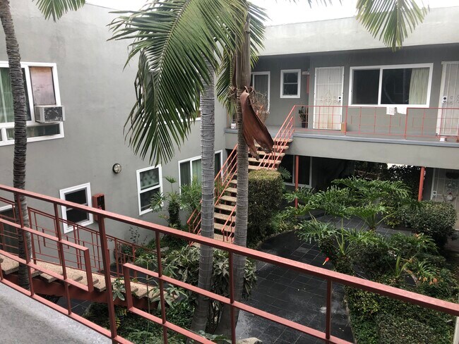 Photo - 11124 Venice Blvd