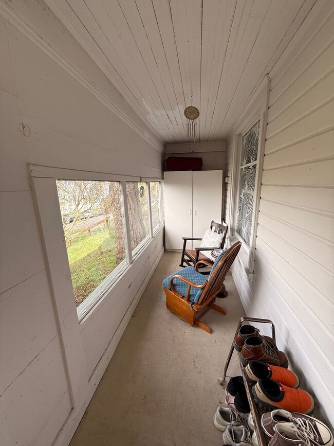 Photo - PRELEASING: 4 bdrm/1bath Sunny York Neighborhood home!