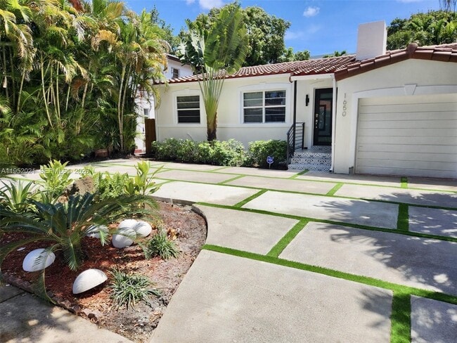 Photo - 1650 SW 21st St