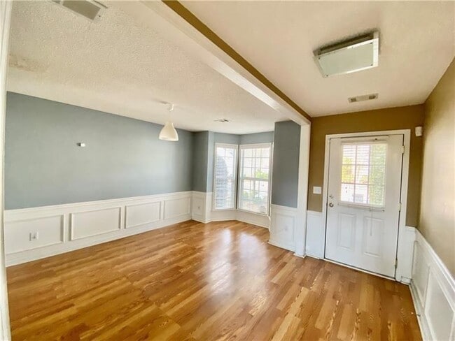 Photo - 9020 Friarbridge Dr