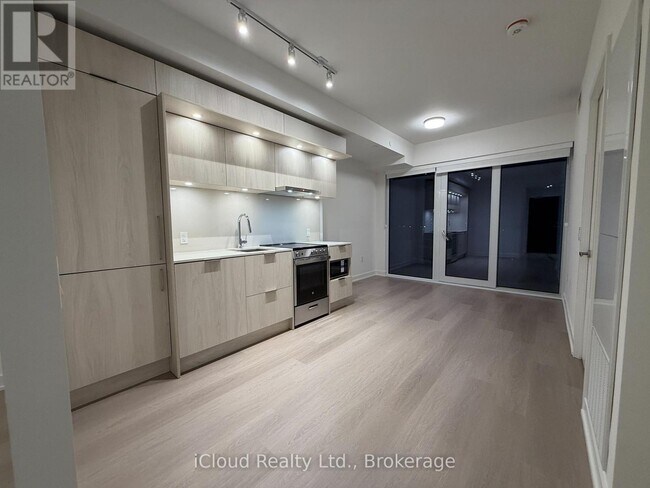 Photo - 448 Burnhamthorpe Rd W Unit 318