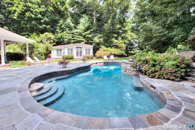 62 Weston Rd