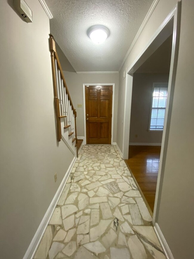 Photo - 5 bed, 2 bath home in East Memphis near Qu...