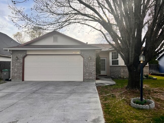 Building Photo - 4650 N Date Palm Ave