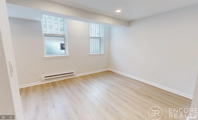 Photo - 28 Queensberry St Unit D