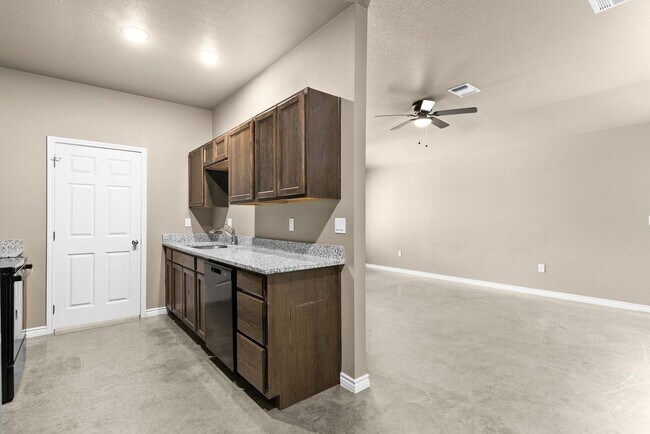 Photo - 2011 Wood Ave Unit 2011