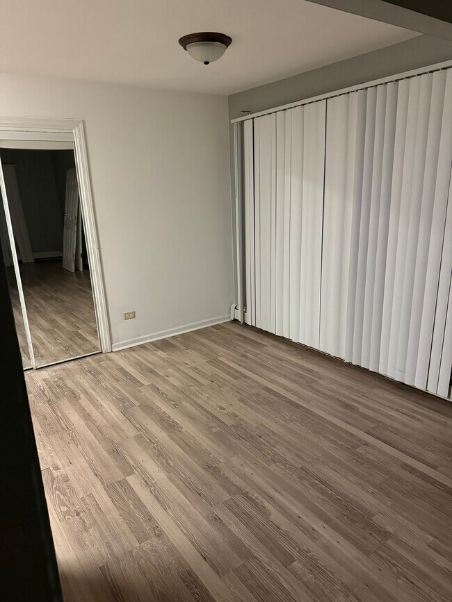 1016 E 150th Pl Unit 2E