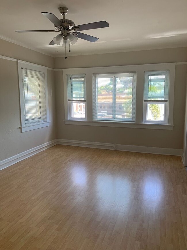 Building Photo - Vintage Studios with Historical Charm Unit 25