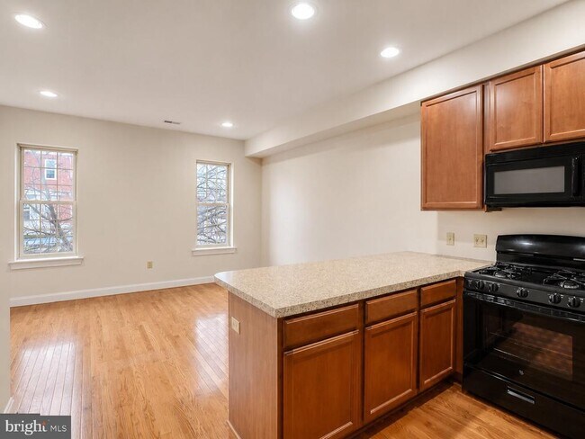 Photo - 2542 W Girard Ave