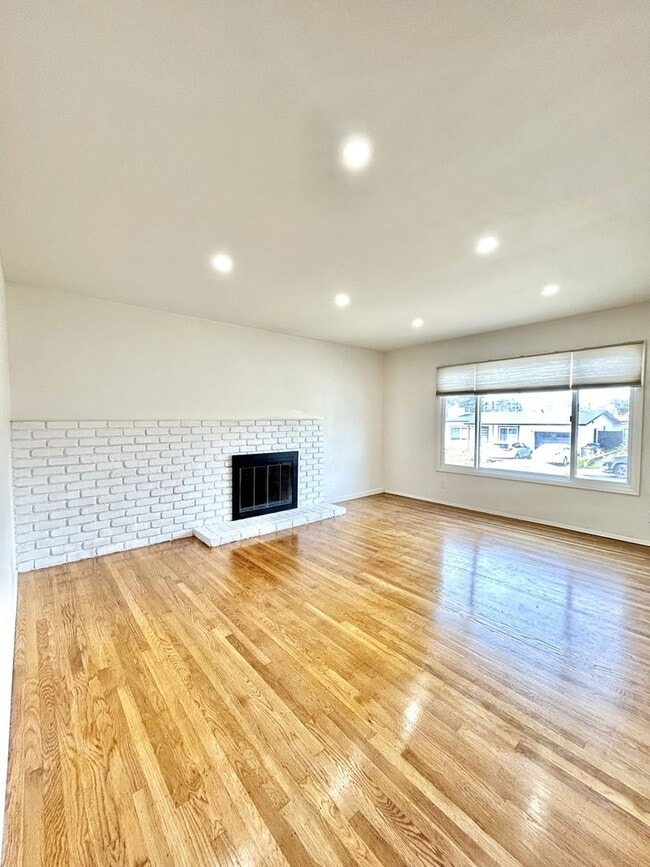 Photo - Beautifully Remodeled 3 Bed/1 Bath Home with Fenced Backyard Available NOW!