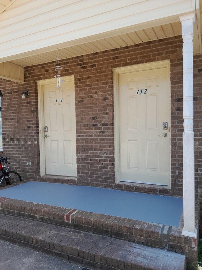 Building Photo - Teri Court Village Unit 122