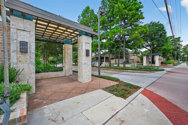 Building Photo - 12625 Memorial Dr Unit 17