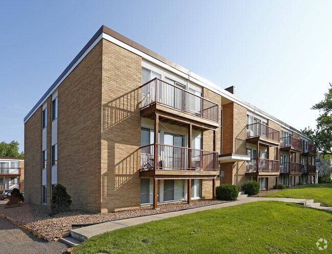 Primary Photo - Rivercliff Apartments