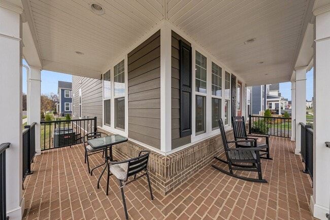 Photo - 101 Milvian Wy SE