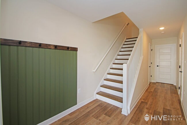 Photo - "Impressive 3-Bed Townhouse with Fenced in Backyard!"