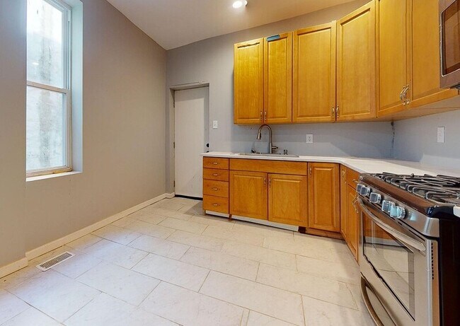 Photo - 929 N St Bernard St