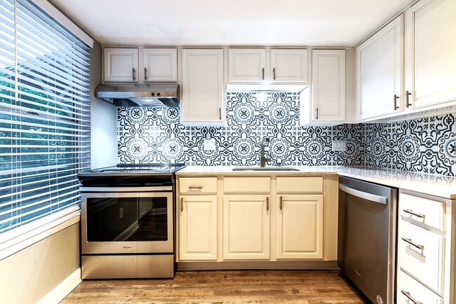 Photo - Tramor at the Hills