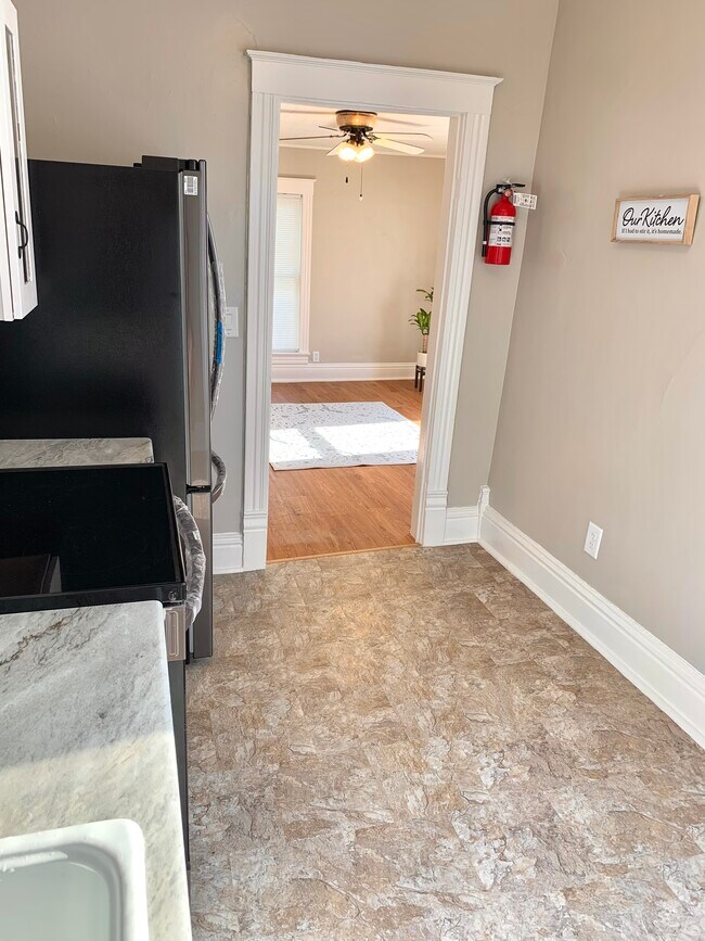 327 N Market St Townhome Townhome Rental in Oskaloosa IA