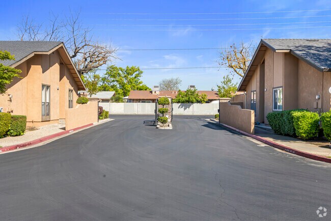 Entrance view - The Villas at Creekside