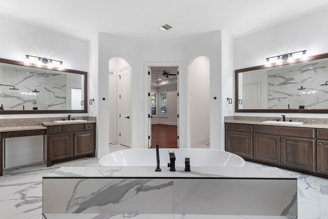 Photo - 18 Player Vista Pl