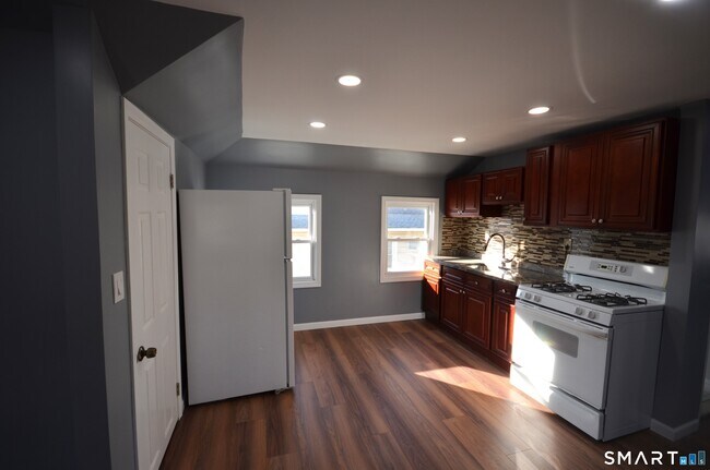 Photo - 70 Westfield Ave Unit 3rd Fl