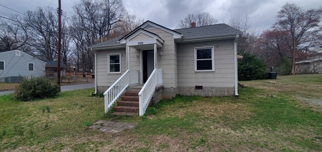 Building Photo - 3 Bedroom 1 Bathroom House