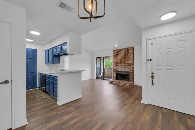 Photo - 2006 Cloisters Dr