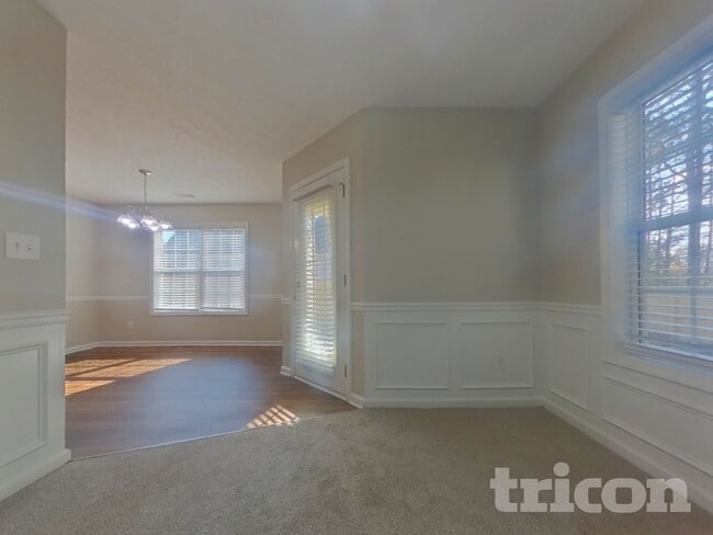 Photo - 806 Tucker Trail