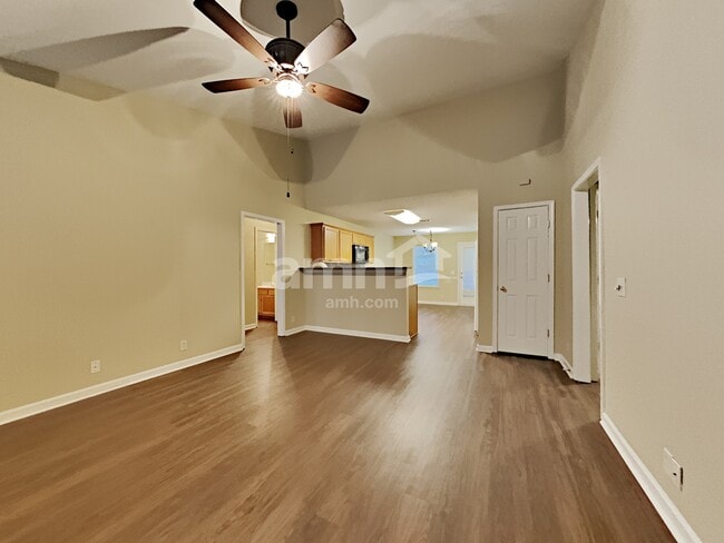 Photo - 1104 S Hampton Close