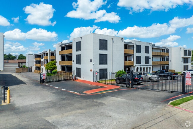 Parea Oak Lawn