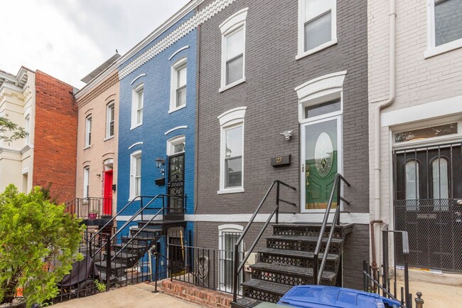 Building Photo - Brand New 3 BD Rowhome