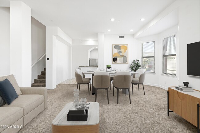 Photo - 505 W 6th St