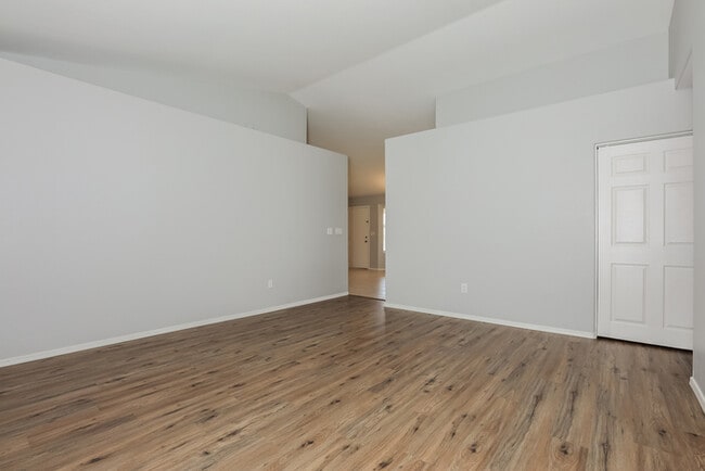 Photo - 16215 S Beth Ln