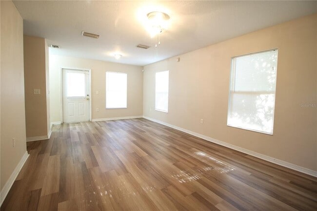 Photo - 720 Newton Ave S